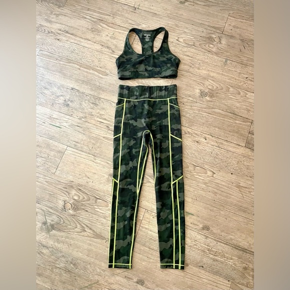 All Access Front Row Bra (M) and Leggings (S) in Olive Camo Set EUC - Picture 5 of 11